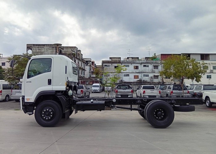 Used 10
                    ISUZU
                     for Sale Image