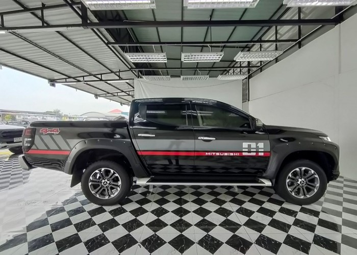 Used 8
                    MITSUBISHI
                     for Sale Image