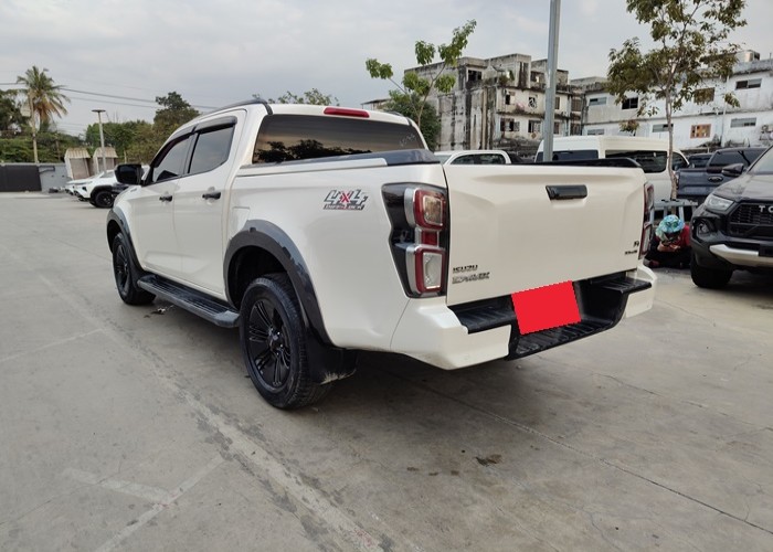 Used 10
                    ISUZU
                     for Sale Image