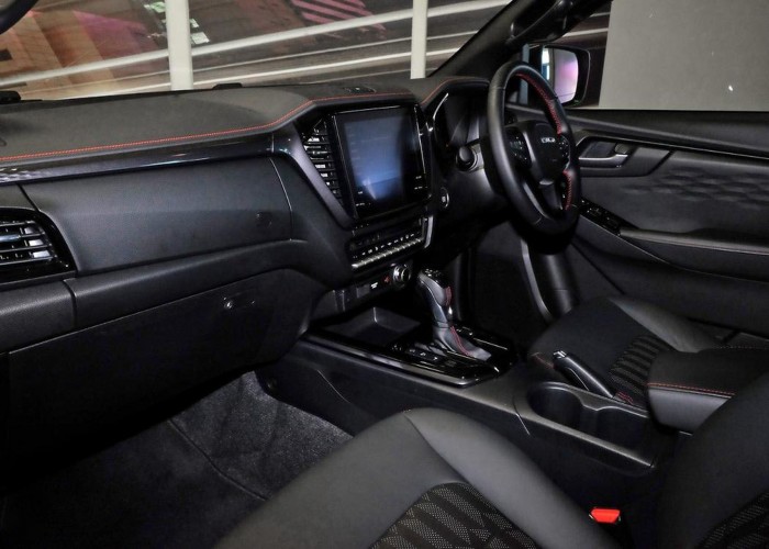 Used 1
                    ISUZU
                     for Sale Image