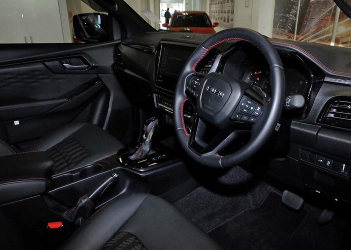 Used 1
                    ISUZU
                     for Sale Image